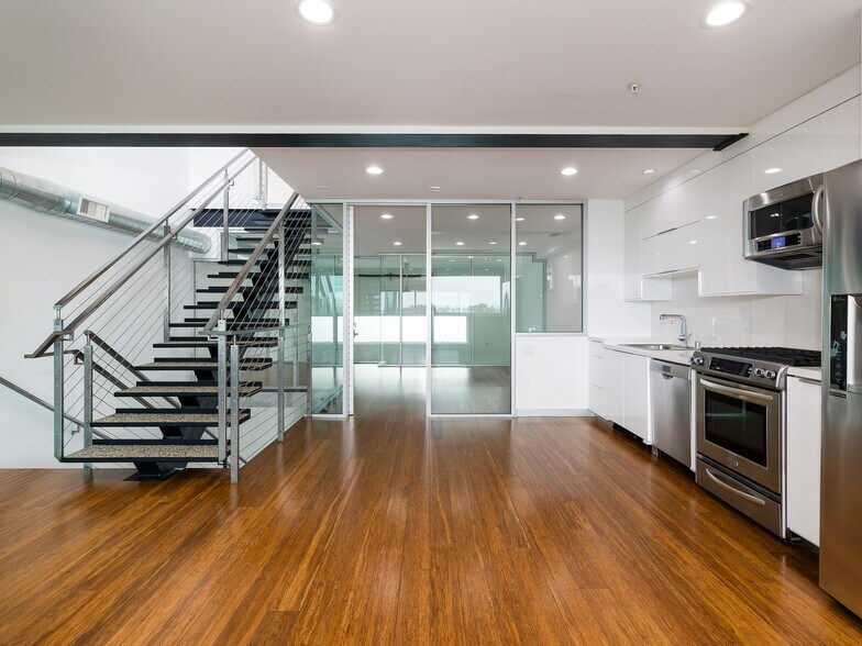More Photos Of 227 California St, El Segundo Loft Creative Space For Lease