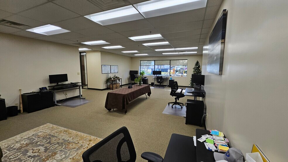 More Photos Of 211 E Parkwood Ave, Friendswood Office For Sale