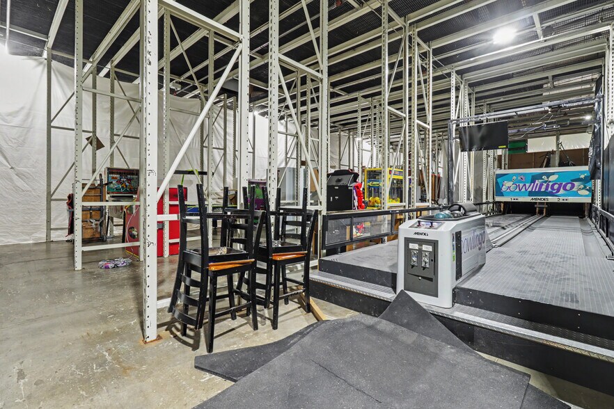 More Photos Of 545 N 1st St, Geneva Warehouse For Sale