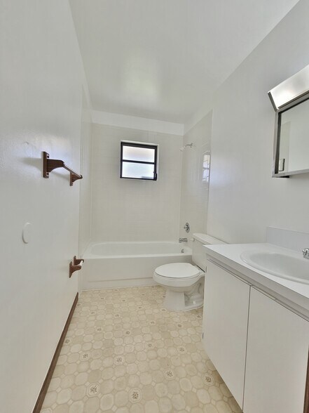 More Photos Of 5845-5849 Tyler St, Hollywood Apartments For Sale
