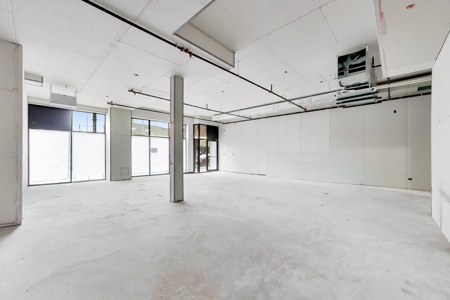 More Photos Of 1952 W Lawrence Ave, Chicago Storefront Retail Office For Lease