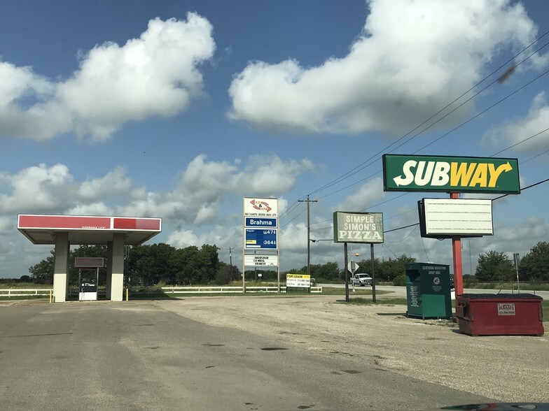 More Photos Of 1100 Main St, East Bernard Storefront For Lease