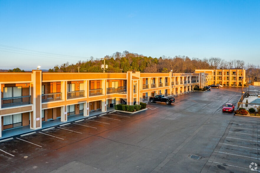 More Photos Of 900 S Jefferson Ave, Cookeville Hotel For Sale