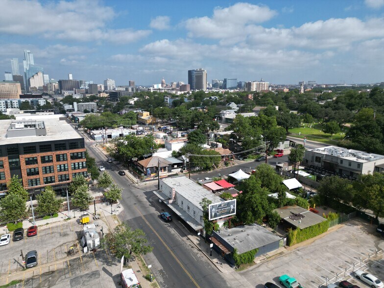 More Photos Of 1500 E 6th St, Austin Storefront Retail Residential For Sale
