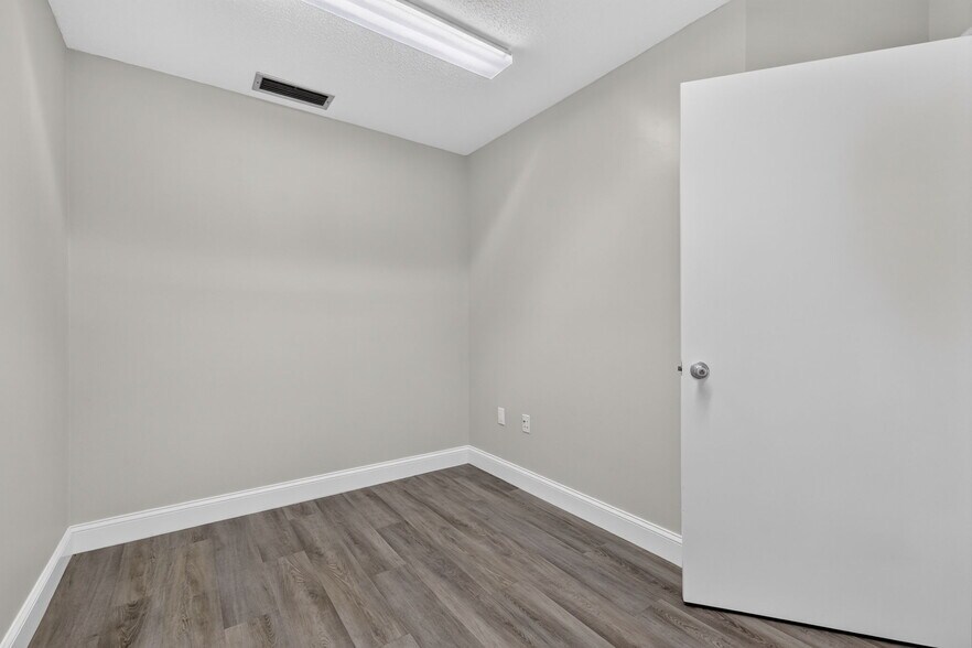 More Photos Of 421 Montgomery Rd, Altamonte Springs Medical For Lease