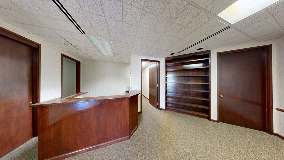 Primary Photo Of 2370 S Linden Rd, Flint Office For Lease