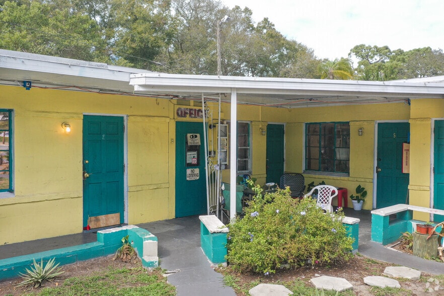 More Photos Of 1770 N Fort Harrison Ave, Clearwater Hotel For Sale