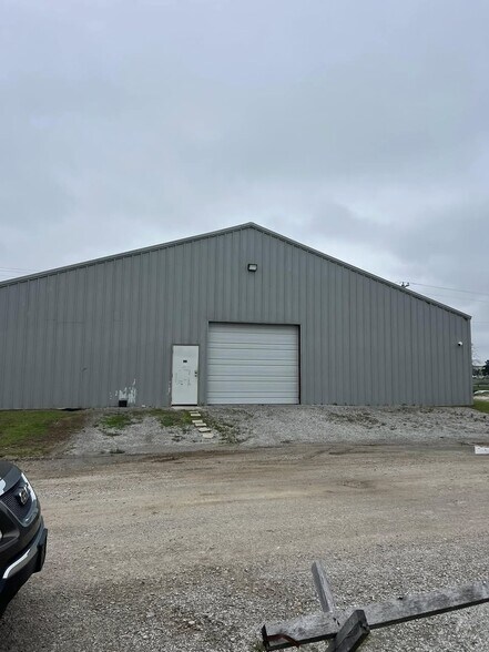 More Photos Of 8511 S Regency Dr, Tulsa Manufacturing For Lease