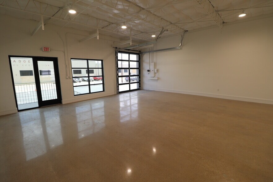 More Photos Of 155-165 Cole St, Dallas Freestanding For Lease