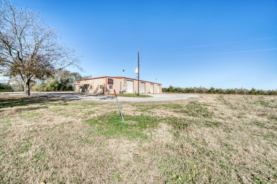 More Photos Of 9360 Osr, Midway Specialty For Lease