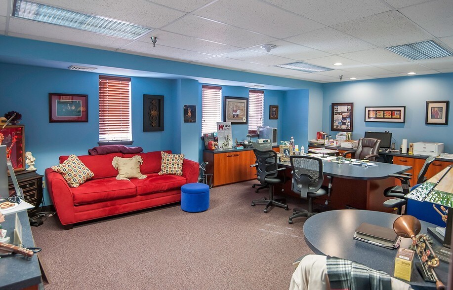 More Photos Of 400 Mack Dr, Croydon Flex For Lease