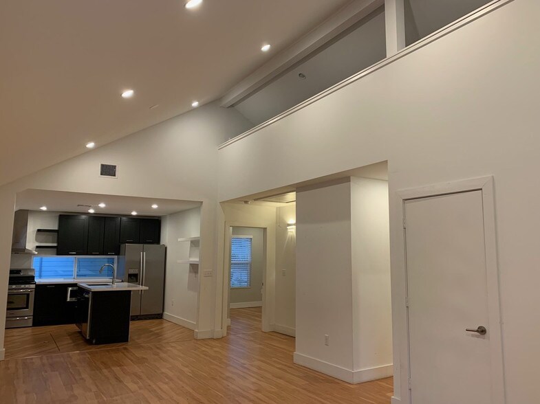 More Photos Of 1601 Holly St, Austin Medical For Lease