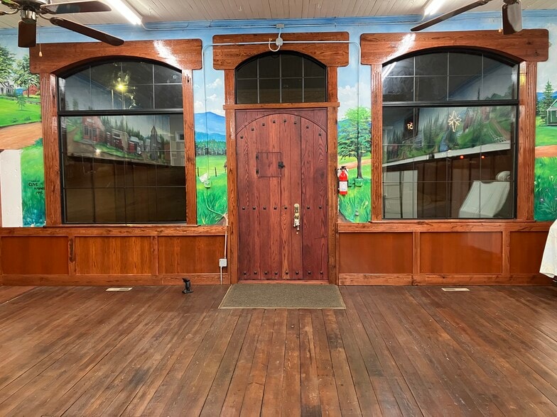 More Photos Of 157 N Main St, Bostic Office For Sale