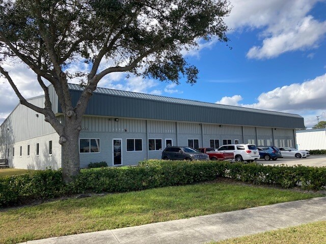 More Photos Of 1200-1250 Central Park Dr, Sanford Flex For Lease