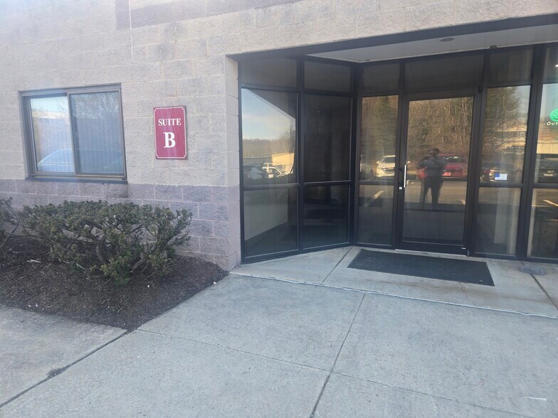 More Photos Of 14 Crozerville Rd, Aston Light Distribution For Lease