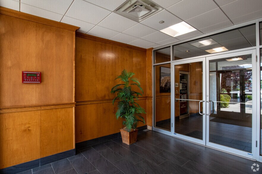 More Photos Of 2410 N Ocean Ave, Farmingville Office For Lease