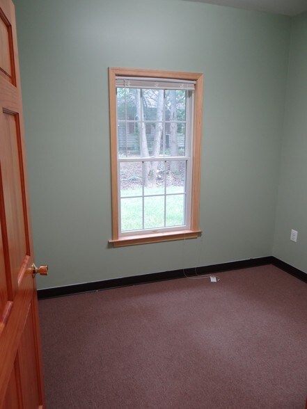 More Photos Of 30537 Potomac Way, Charlotte Hall Office For Lease