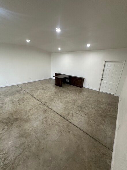 More Photos Of 10150 Mingo Rd, Galt Warehouse For Lease