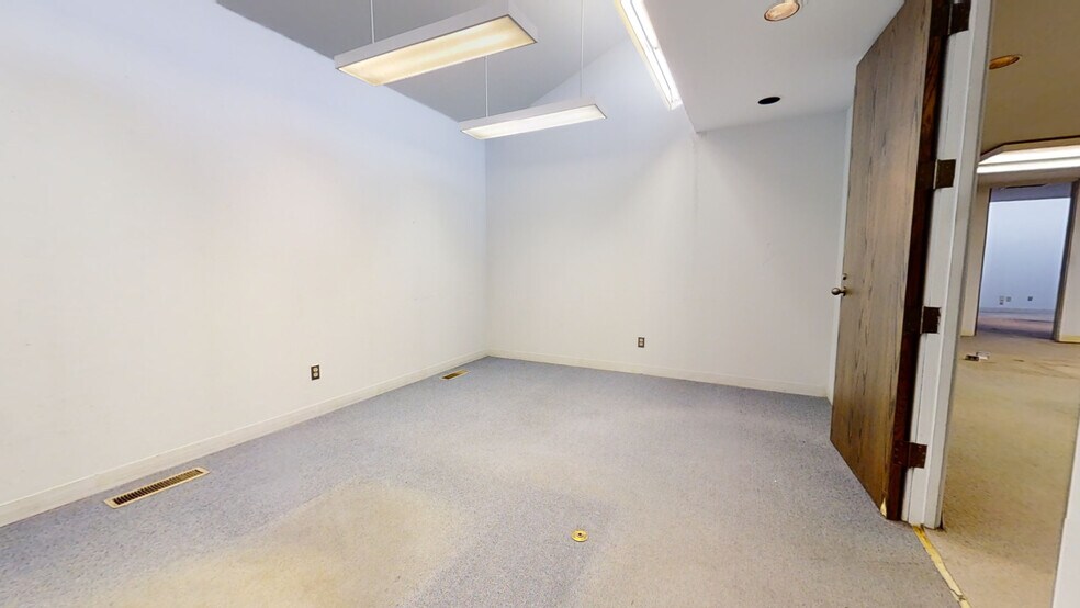 More Photos Of 901 Charleston Ave, Mattoon Medical For Lease