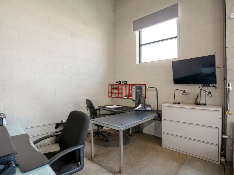 More Photos Of 134 Lomita St, El Segundo Office For Sale