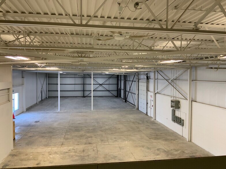 More Photos Of 301 Croft Dr, Windsor Distribution For Lease