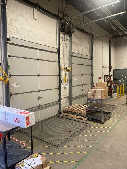 More Photos Of 8320 193rd Ave, Bristol Service For Sale