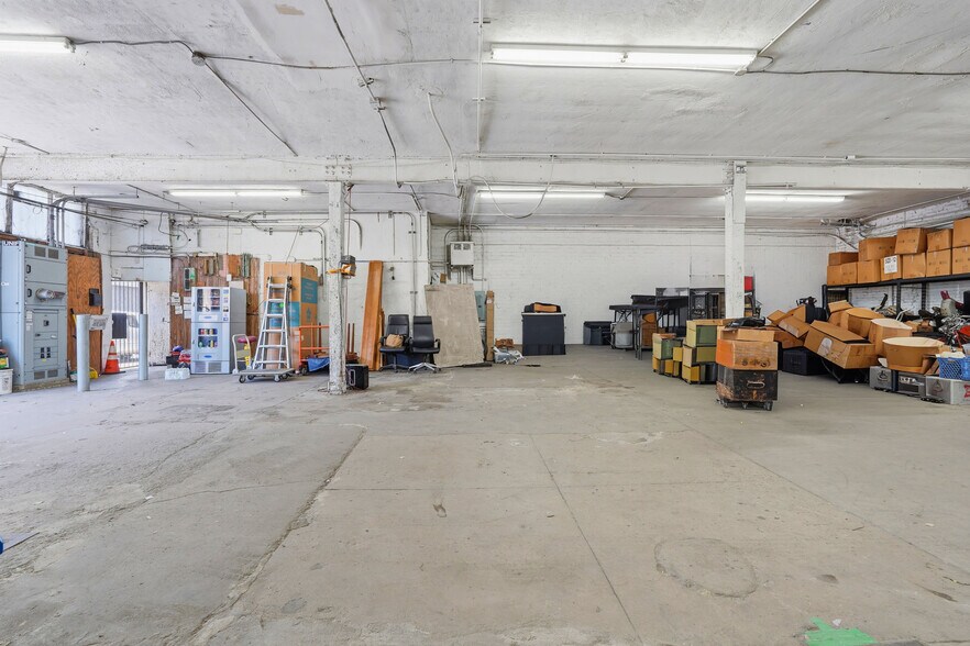 More Photos Of 714 Ducommun St, Los Angeles Manufacturing For Lease