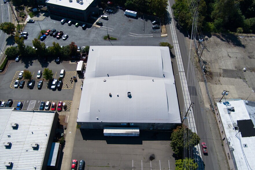 More Photos Of 1100 Front St NE, Salem Distribution For Sale