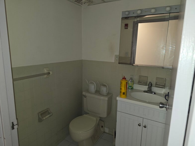 More Photos Of 92-29 Queens Blvd, Rego Park Apartments For Lease
