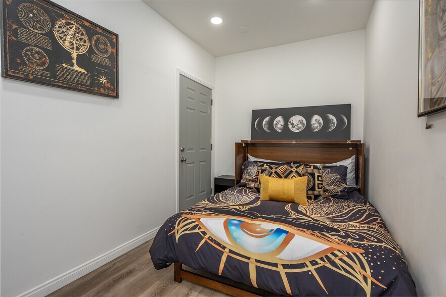 More Photos Of 4741 Point Loma Ave, San Diego Storefront Retail Residential For Sale