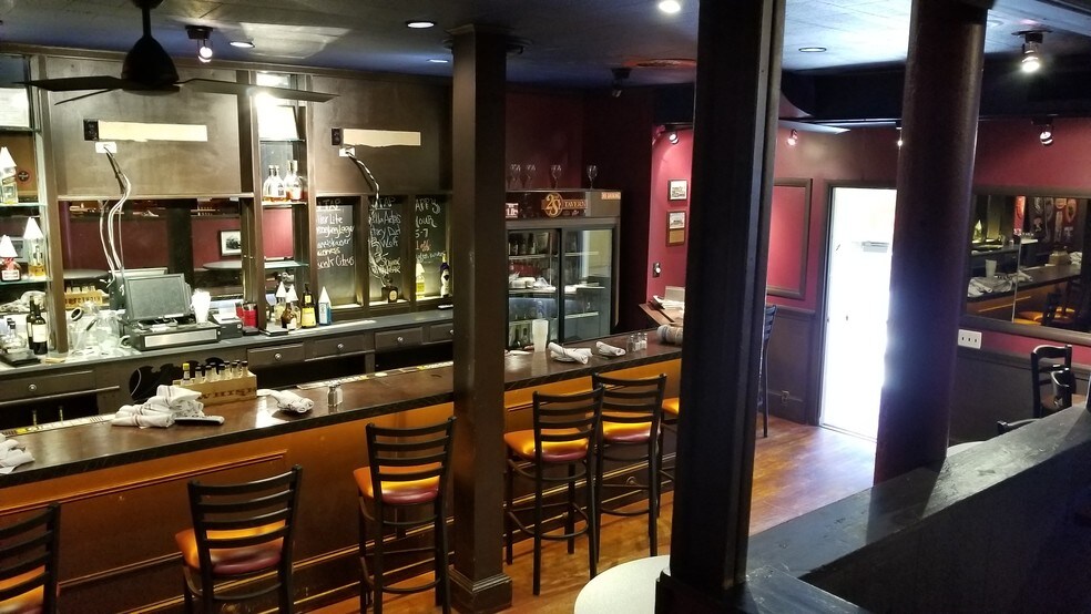 More Photos Of 194-198 Main St, Emmaus Restaurant For Lease