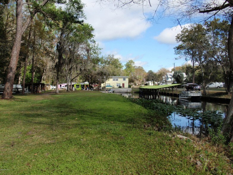 More Photos Of 217 Butler Dr, Satsuma Trailer Camper Park For Sale
