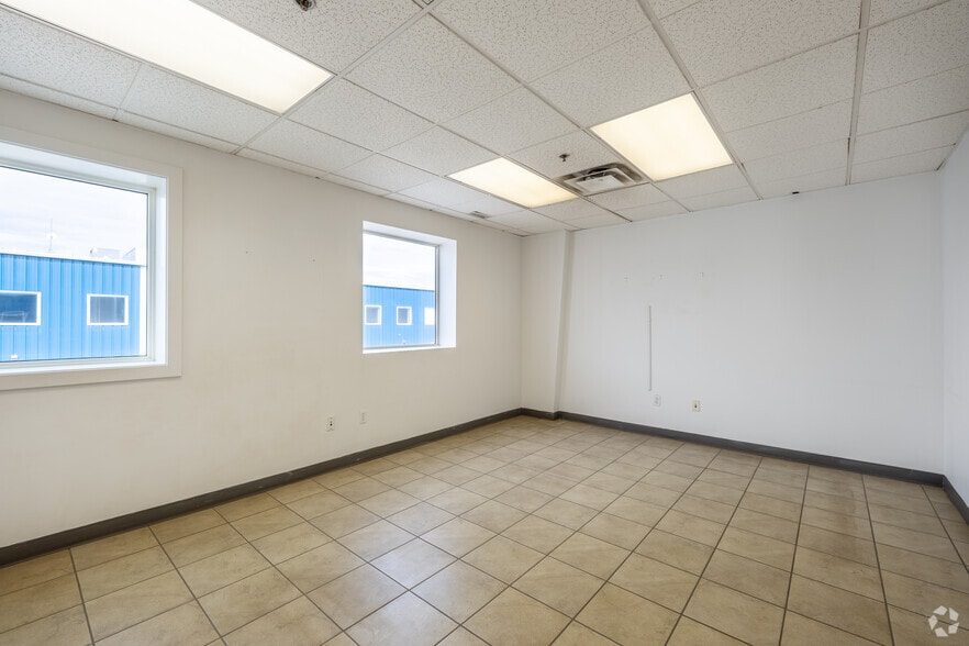 More Photos Of 1177-1185 Venture Av SE, Calgary Warehouse For Sale