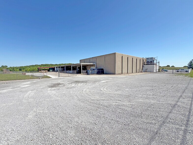 More Photos Of 7945 Old Highway 51 N, Cobden Warehouse For Sale