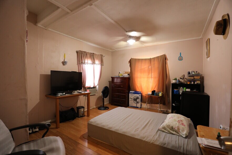 More Photos Of 2747 Eaton ave, Lakeland Specialty For Sale