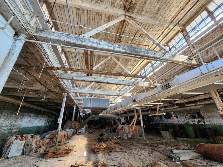 More Photos Of 20th AVE, Valley Light Manufacturing For Sale