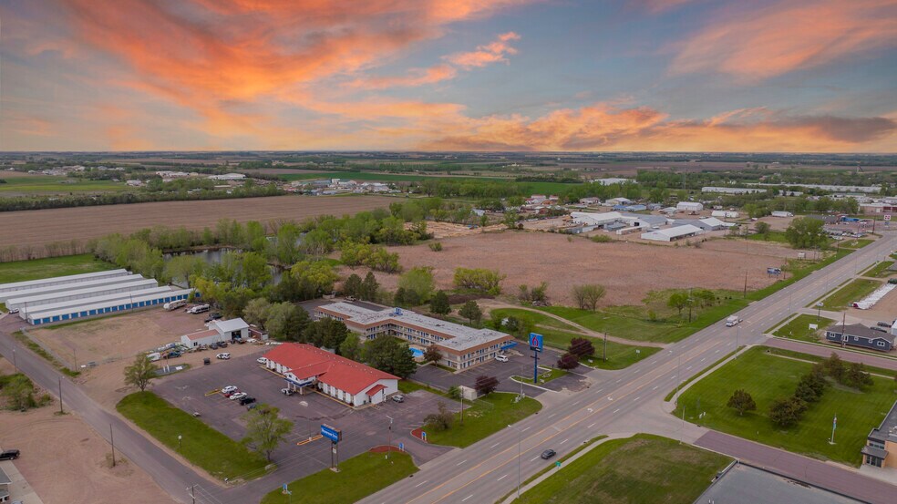 More Photos Of 1309 S Ohlman St, Mitchell Hotel For Sale