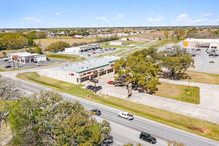 More Photos Of 3001 Veterans Memorial Dr, Abbeville Unknown For Lease