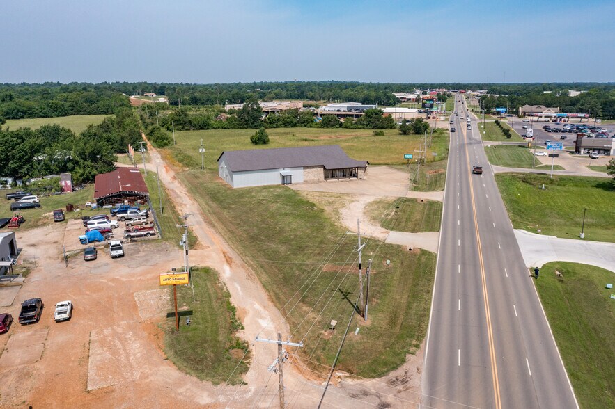 More Photos Of 1910 E Jackson St, Hugo Freestanding For Sale
