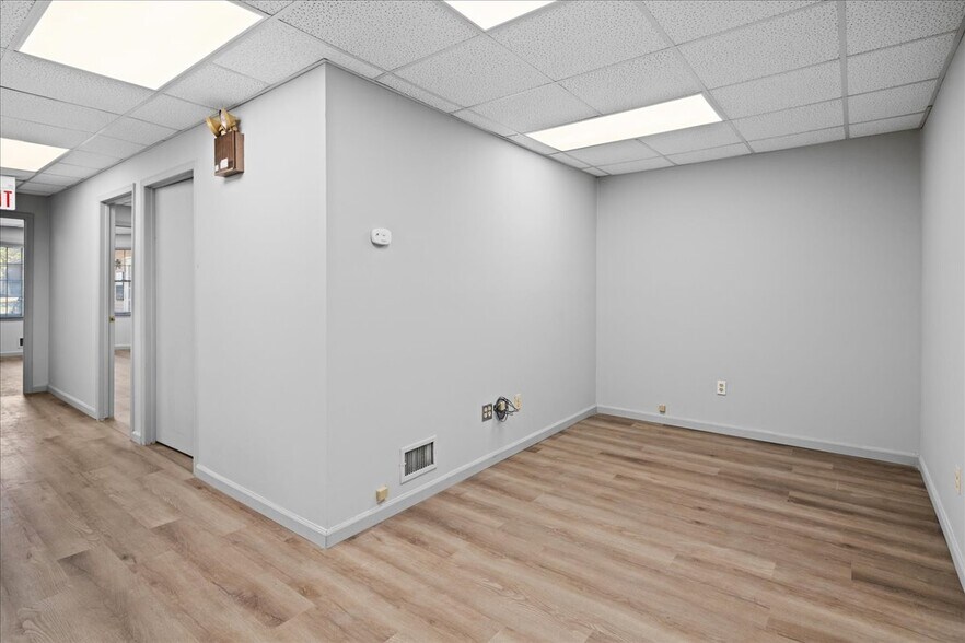 More Photos Of 5 Mountain Blvd, Warren Office For Lease