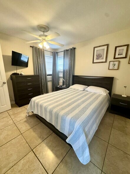 More Photos Of 300 Georgia St, Hollywood Apartments For Sale