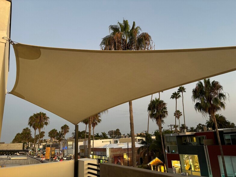 More Photos Of 1319 Abbot Kinney Blvd, Venice Loft Creative Space For Lease