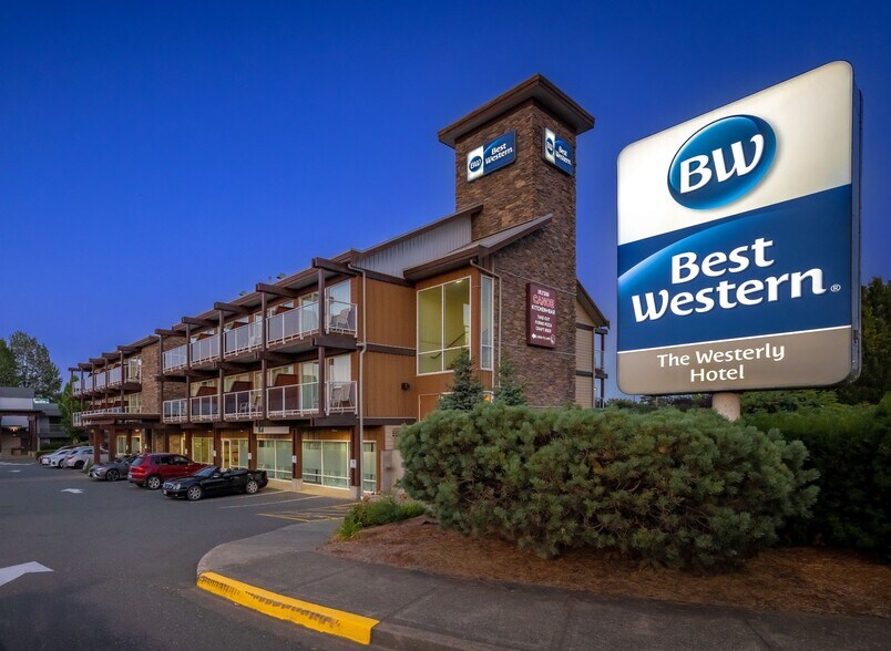 Primary Photo Of 1590 Cliffe Ave, Courtenay Hotel For Sale