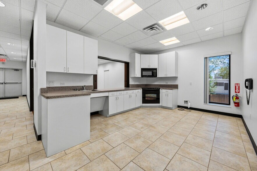 More Photos Of 901 W 18th St, Houston Warehouse For Sale