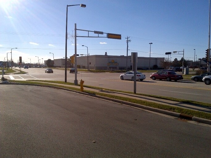 More Photos Of 2363 Holmgren Way, Green Bay Bank For Lease