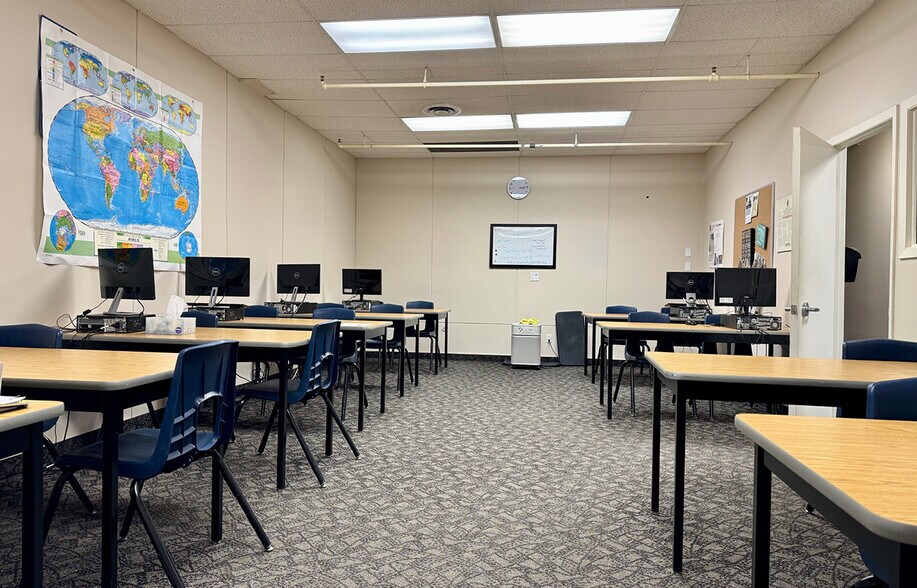 More Photos Of 431 Thames Ave, Winnipeg Office For Lease