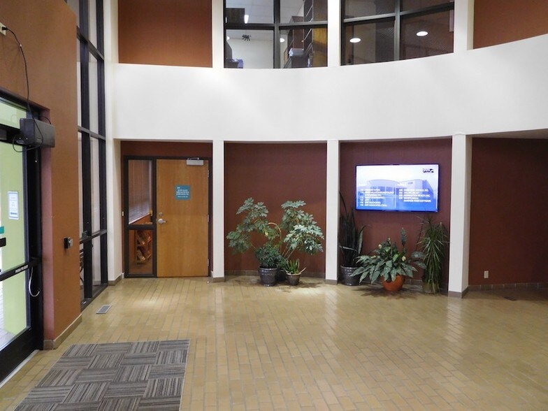 More Photos Of 1144 Gateway Loop, Springfield Office For Lease