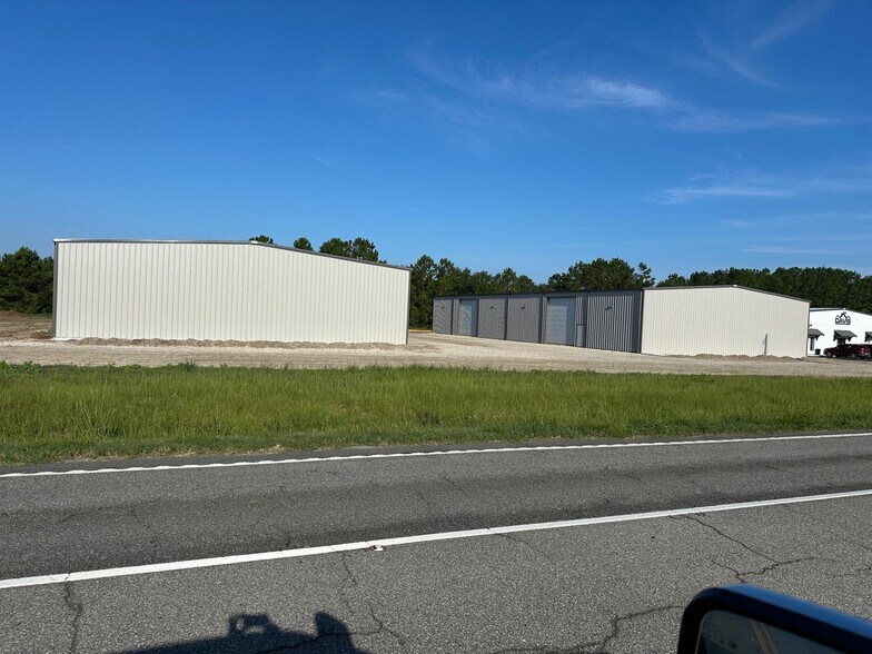 More Photos Of 3304 Hutchinson Ave, Adel Light Manufacturing For Lease