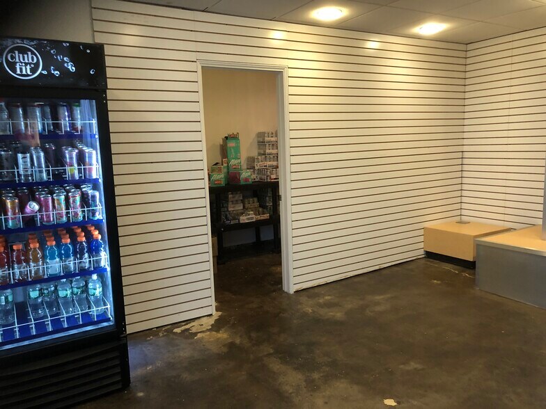 More Photos Of 584 N State Rd, Briarcliff Manor Village Health Club For Lease