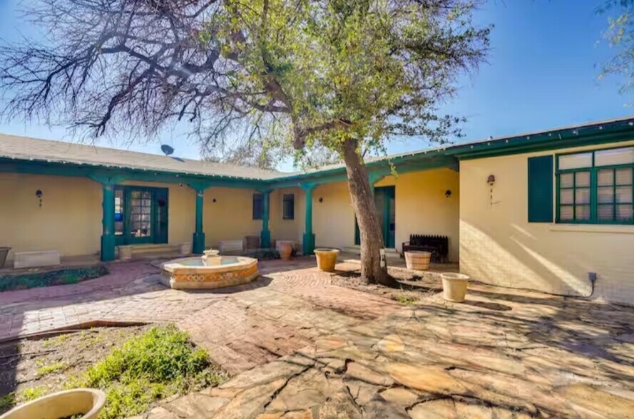 More Photos Of 2070 SW Loop 338, Odessa Specialty For Lease